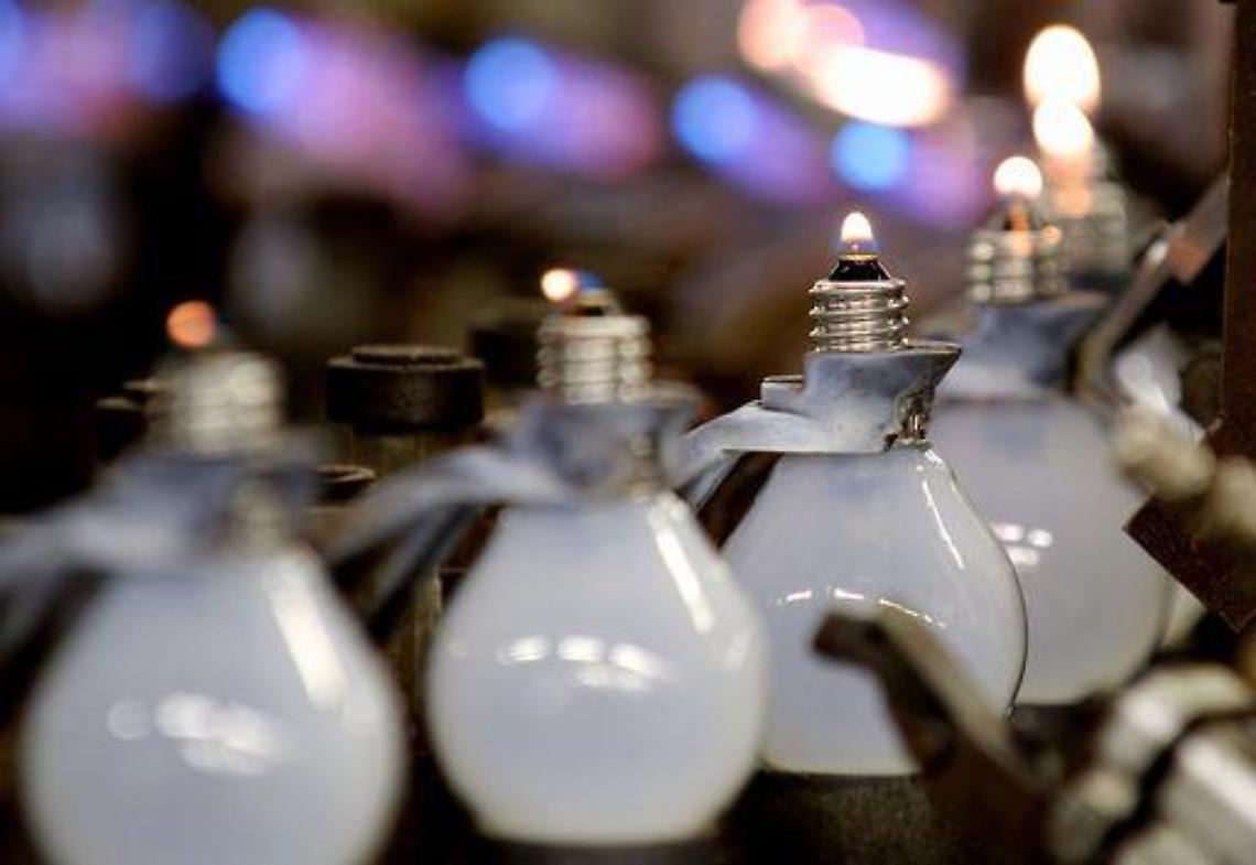 Addio vecchia lampadina, dal 1 settembre solo compatte e led