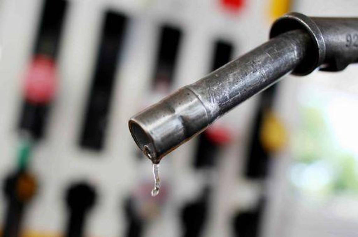 Benzina/ Nuovo record della 'verde' a 2,019 euro al litro