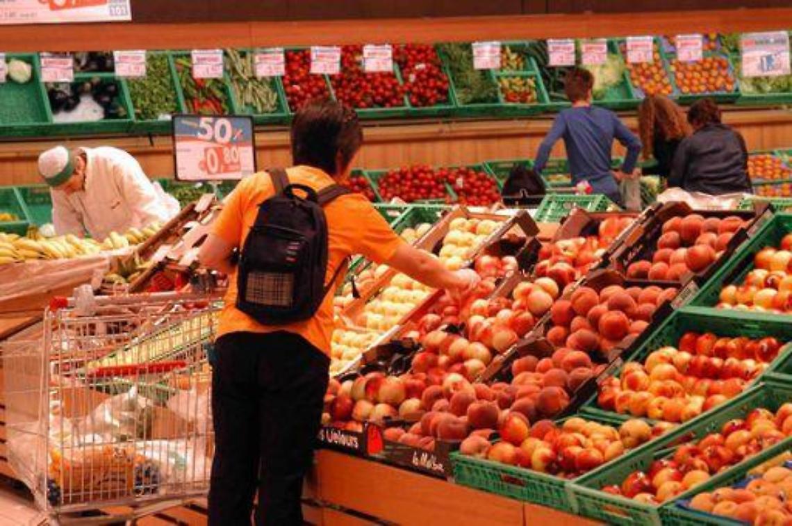 Caldo/ Coldiretti:Cambia spesa italiani, +10% frutta e meno caff&egrave;