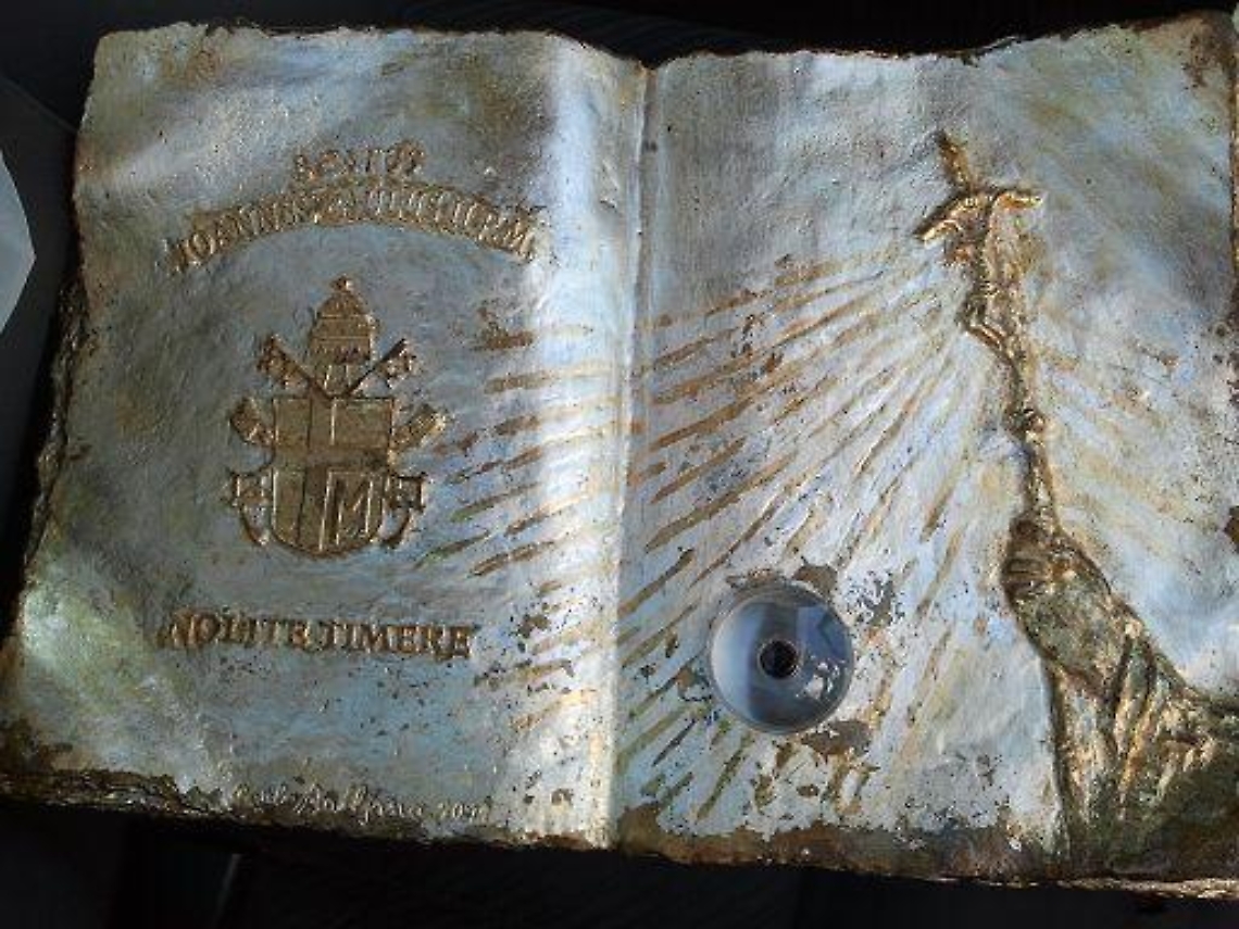 Rubata reliquia con sangue Wojtyla, ritrovata da Polfer