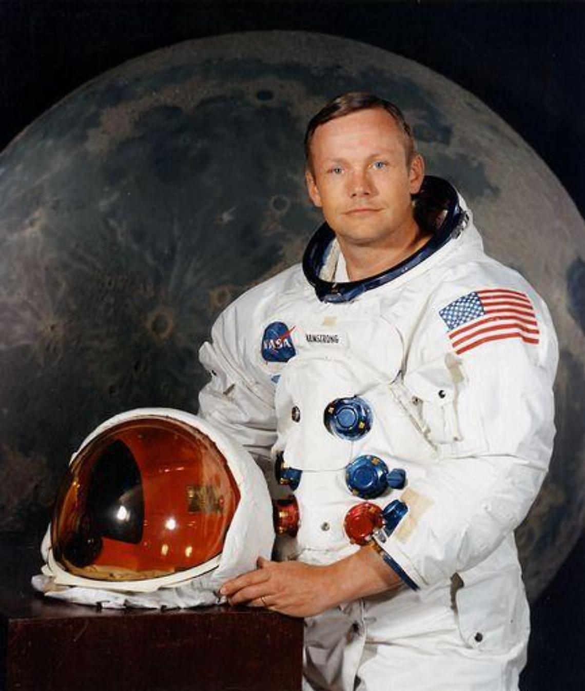Spazio/ All'asta a Los Angeles tre autografi di Neil Armstrong