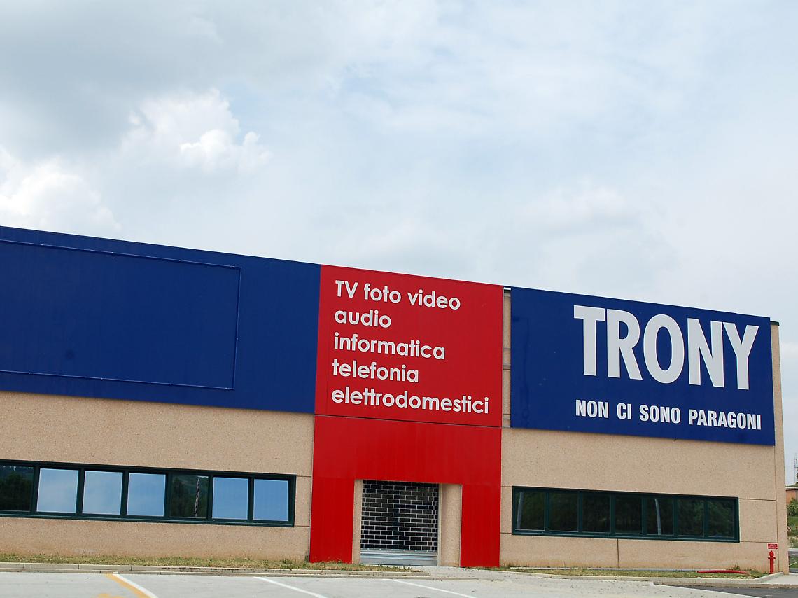 Un grande magazzino al posto di Trony