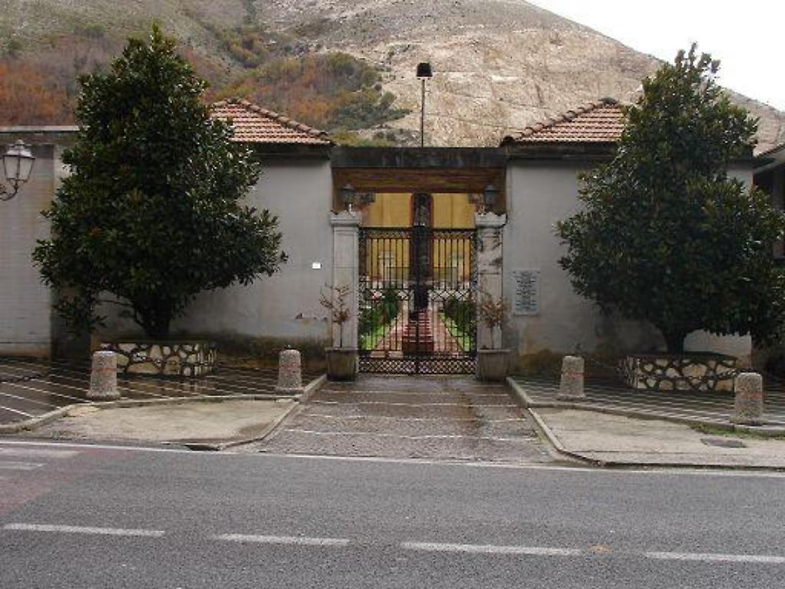 2 novembre/ Codacons: meno funerali e pi&ugrave; cremazioni per la crisi