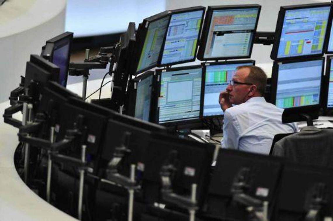 Borsa/ Milano in calo con Europa, guarda a Pil Usa.Sale lo spread