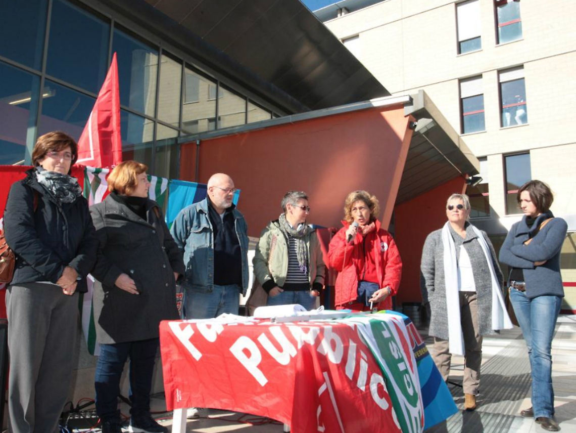 &laquo;La salute e l'assistenza<br/>non sono sprechi di soldi&raquo;