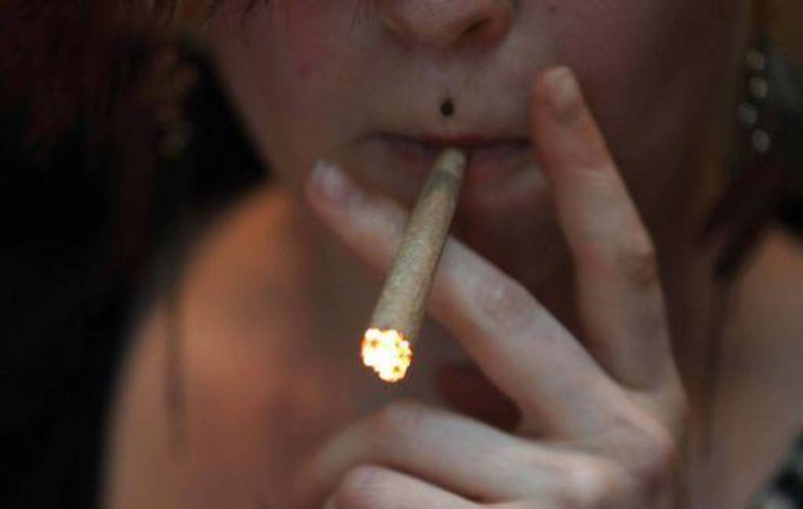 Le donne che smettono di fumare entro i 30 evitano rischi mortali