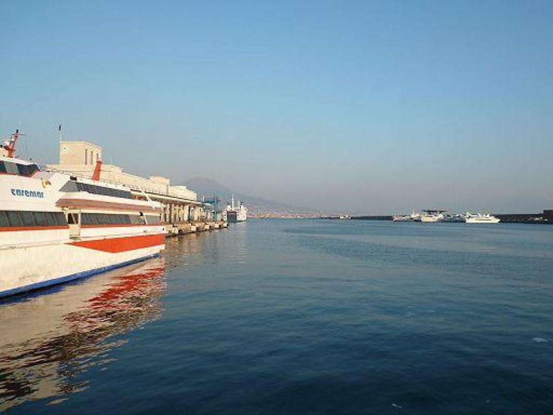 Napoli, funzionario Dogane del porto arrestato per concussione