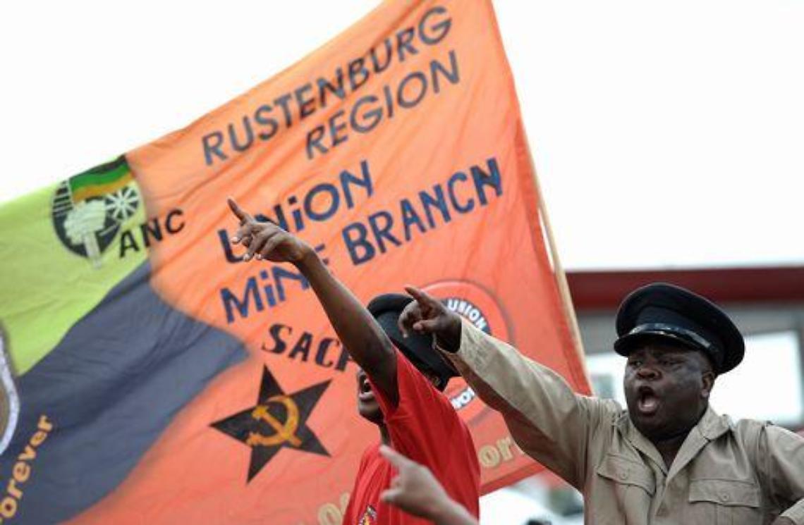 Sudafrica/ Scontri tra polizia e minatori nel nord