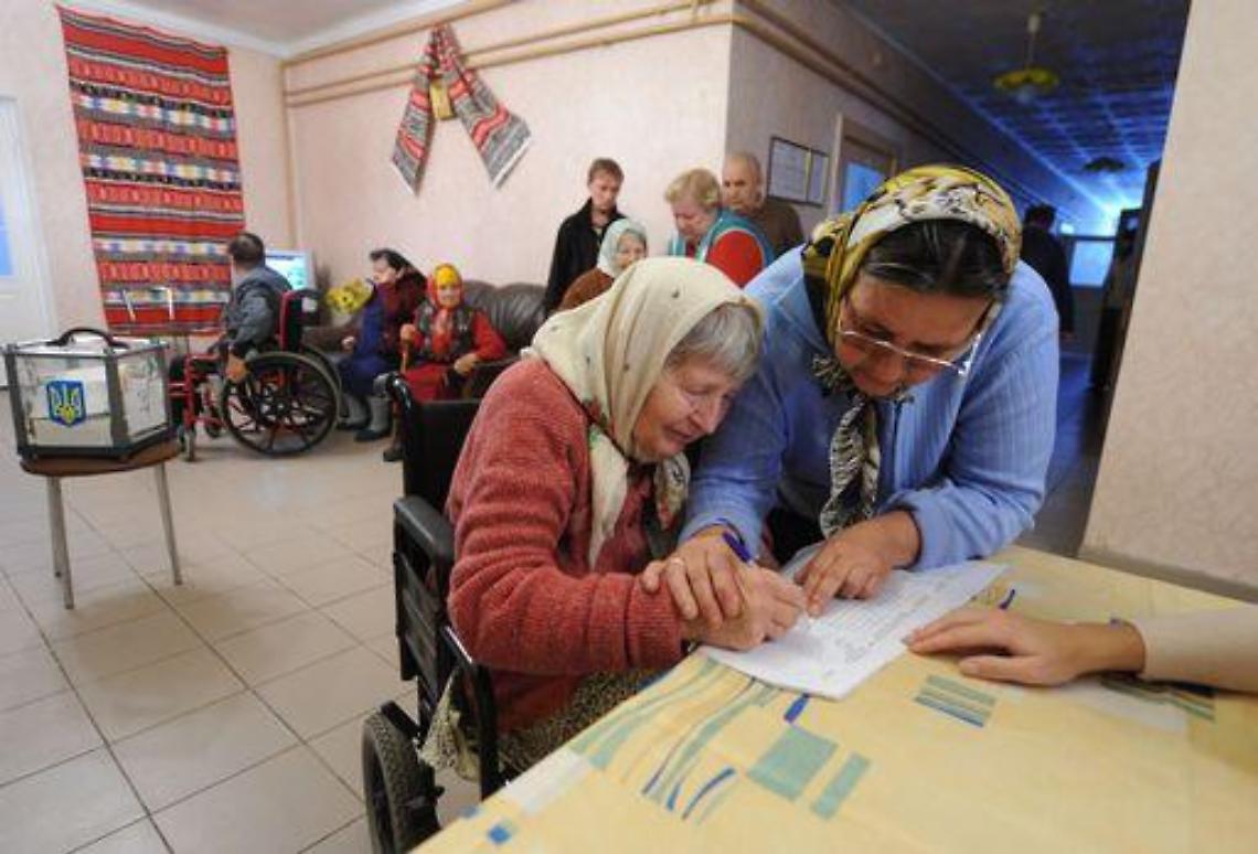 Ucraina/ Elezioni, il partito di Yanukovich verso la vittoria