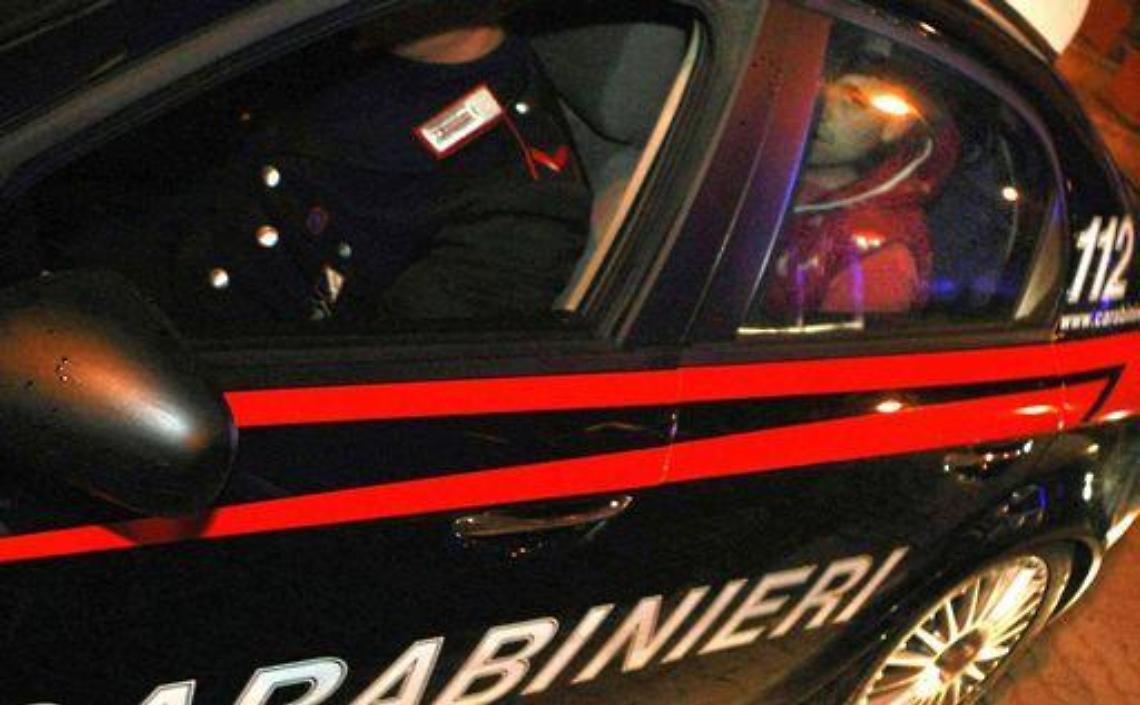 Agguato nel napoletano, ucciso pregiudicato davanti a un bar