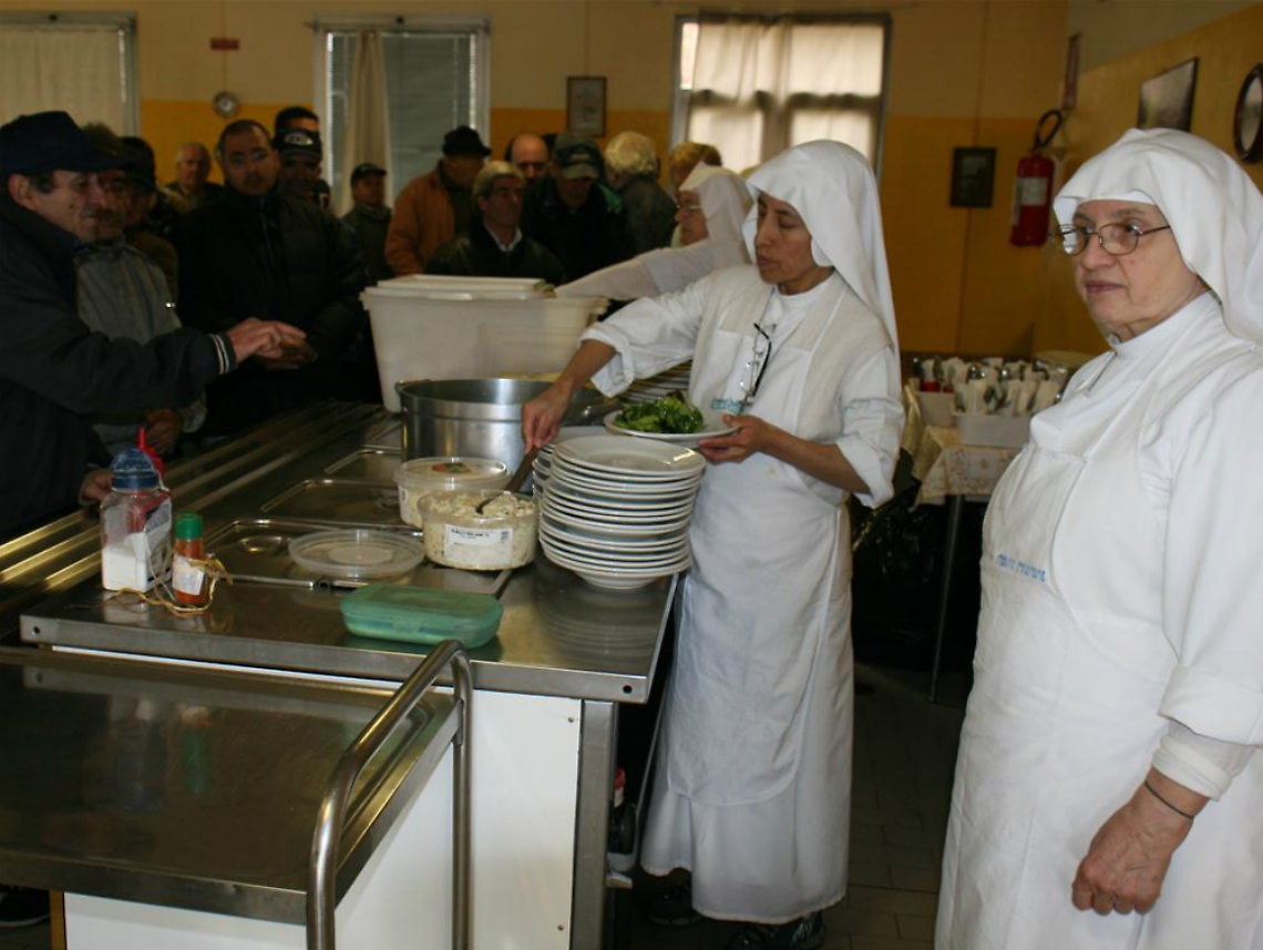 &laquo;Aiutiamo oltre mille persone<br/>e cuciniamo per loro&raquo;