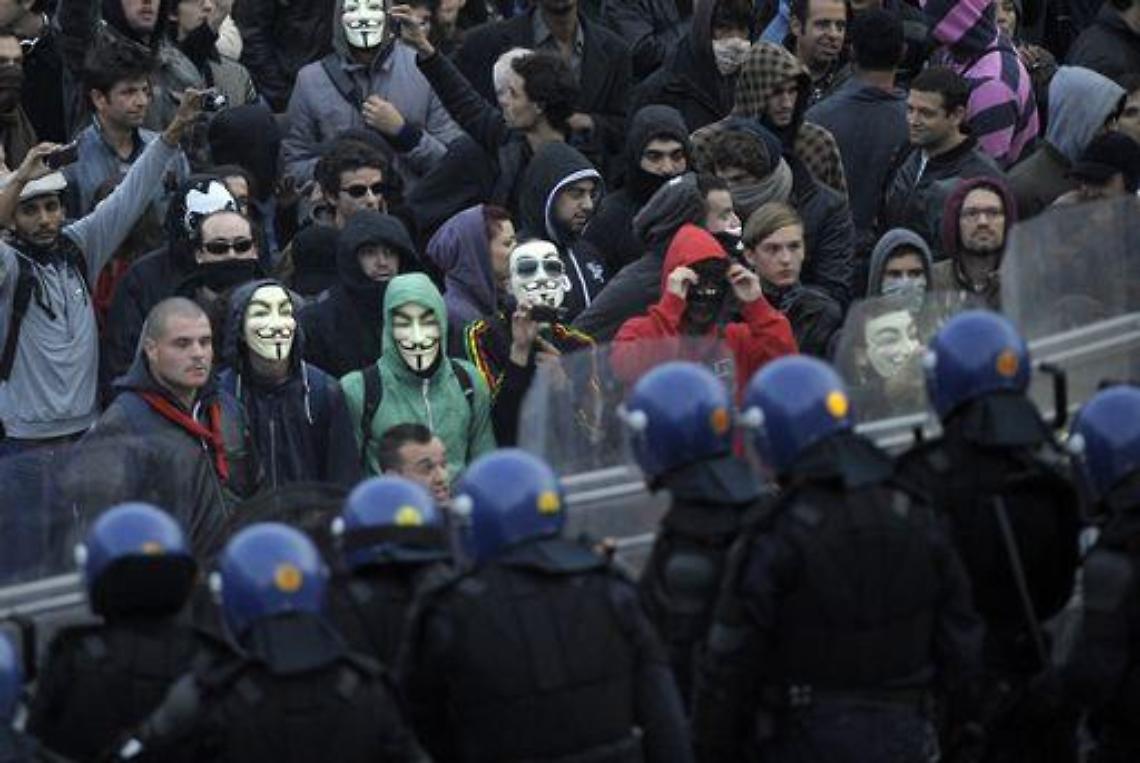 Crisi/ Corteo Lisbona, polizia carica manifestanti