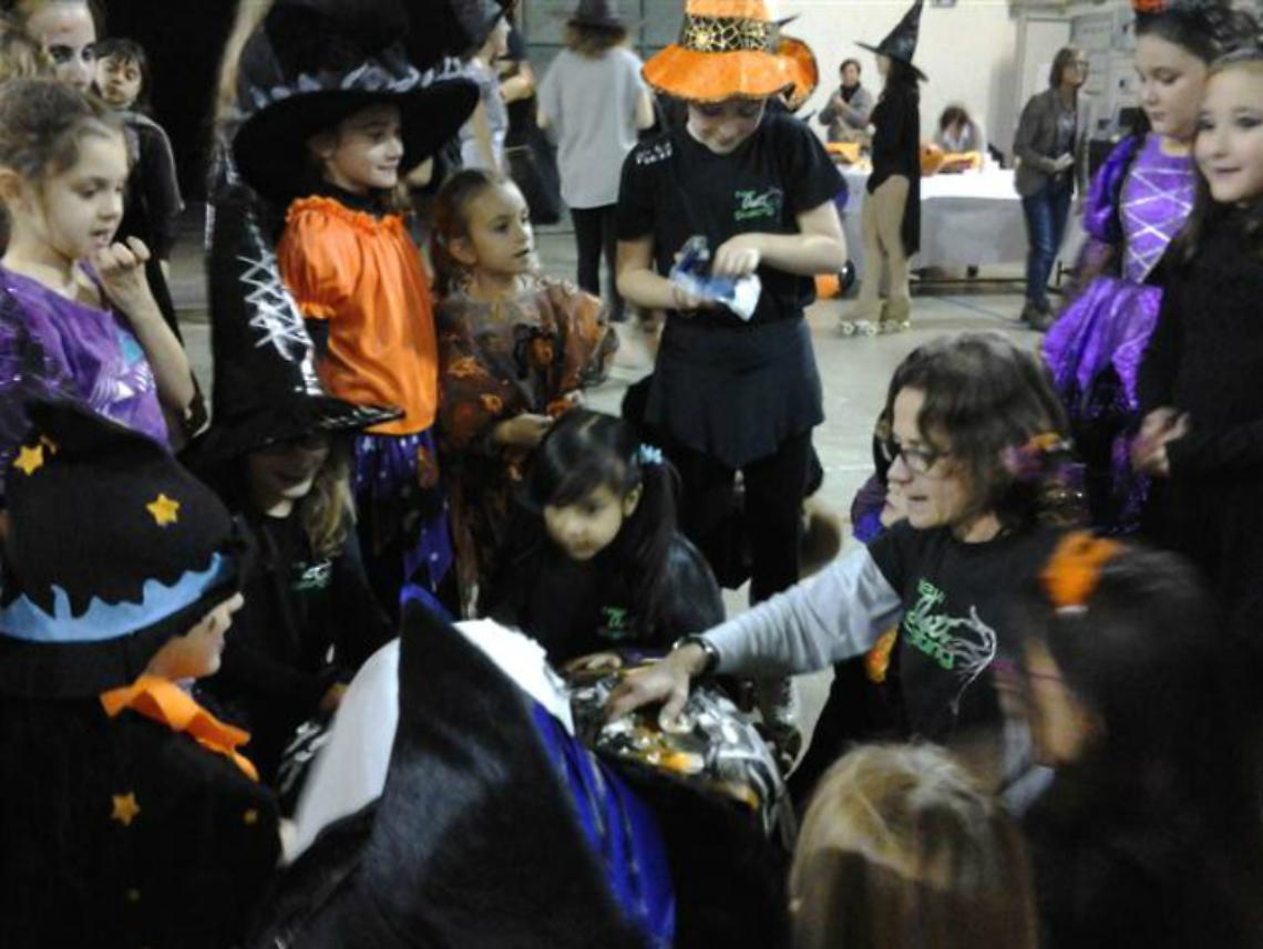 Dolcetti e scherzetti sui pattini,<br/>cos&igrave; si uniscono sport e svago