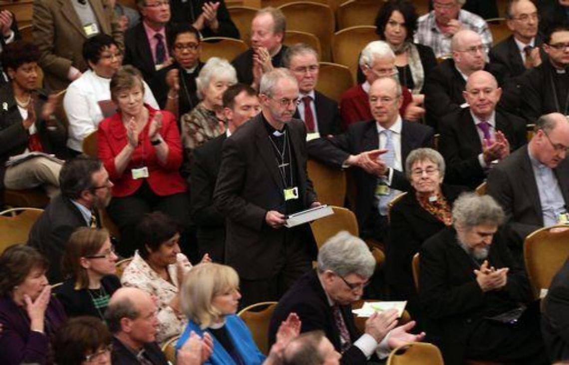 Gb/ Chiesa anglicana vota no a donne vescovo