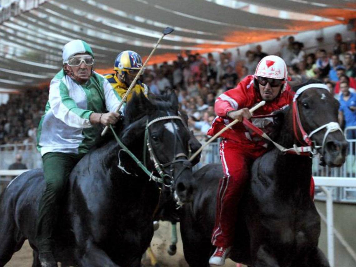 Il Palio &egrave; di San Martino San Rocco<br/>mentre monta la polemica sul mossiere