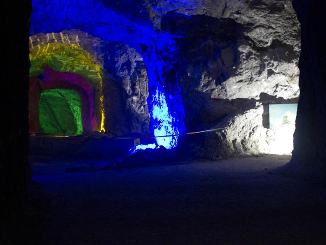 Le foto di Mark Cooper a 90m sottoterra<br/>in un'atmosfera dai toni fiabeschi