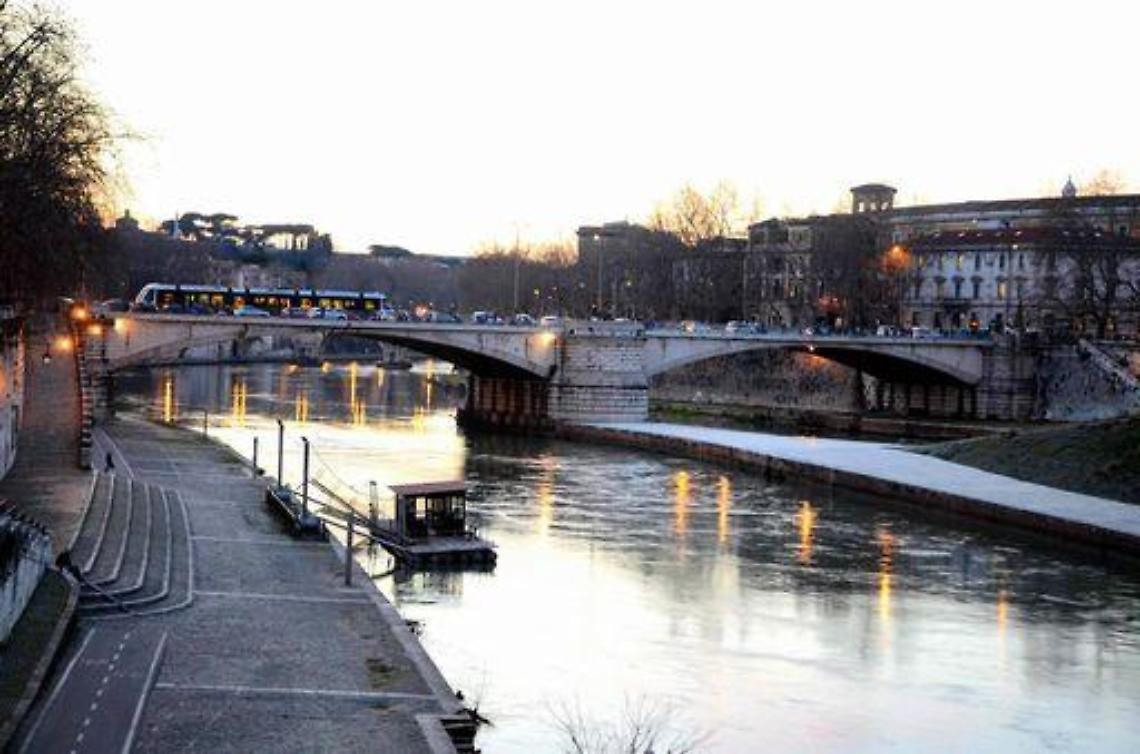 Maltempo/ Roma, torna a salire il Tevere: superate le banchine