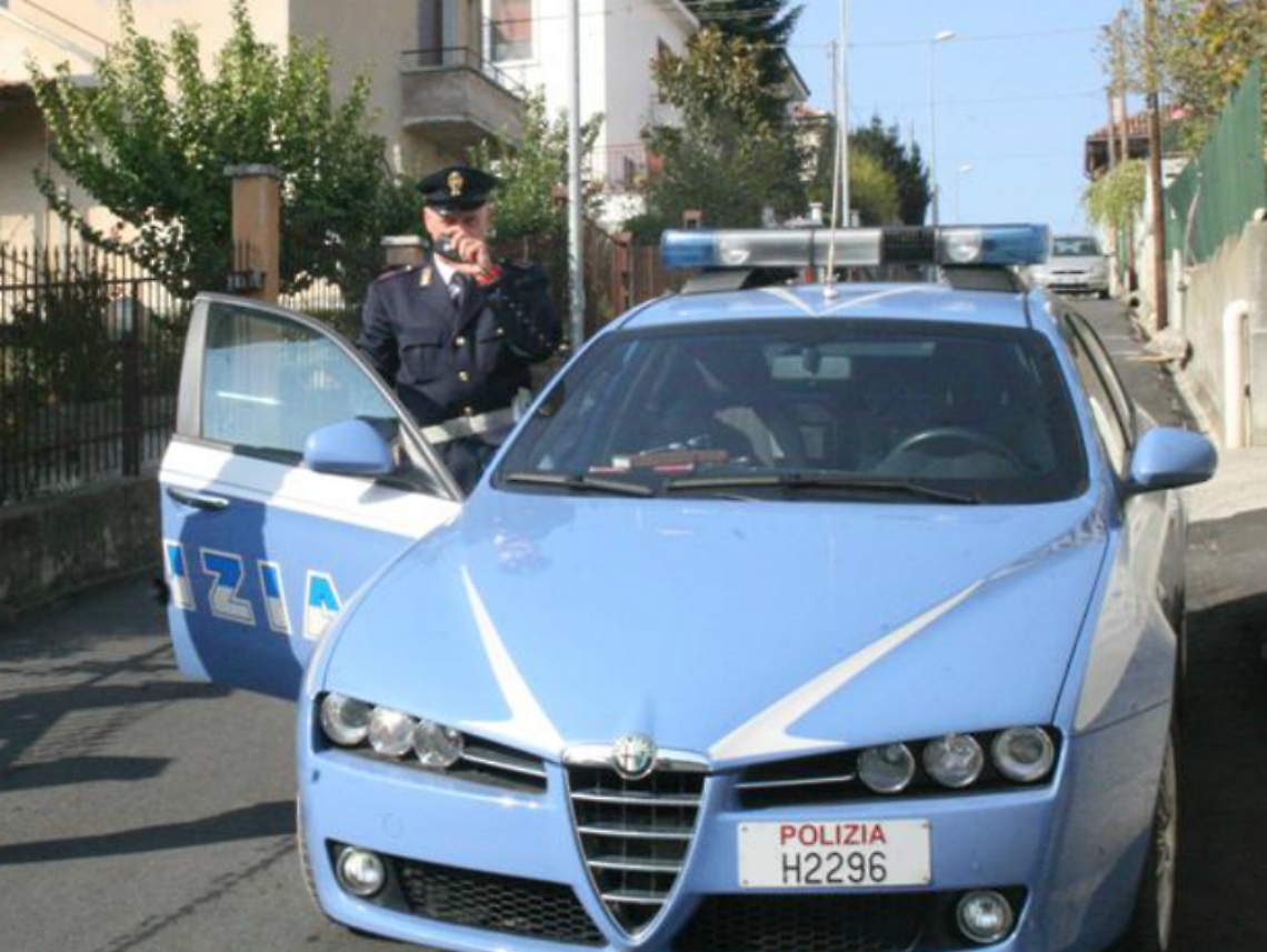 "Pronto, polizia? Al parcheggio<br/>Babilano stanno scassinando auto"