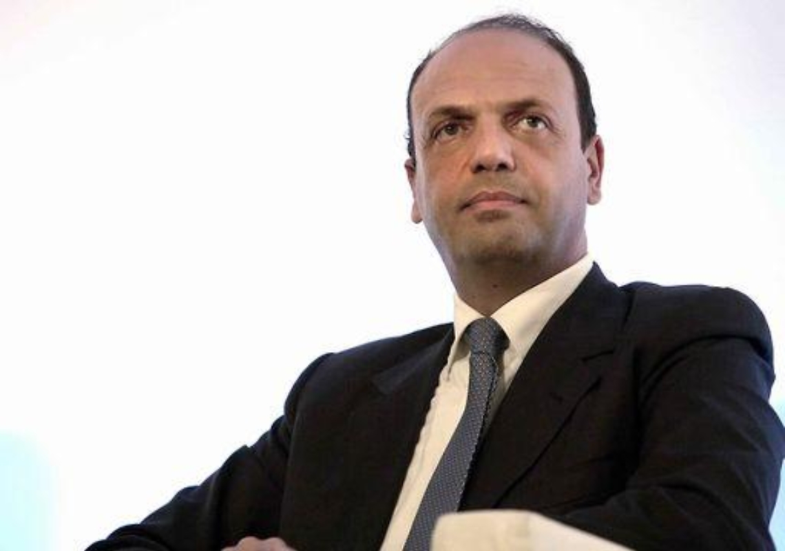 Regionali/ Alfano a Bersani: Tuo capriccio coster&agrave; 100 mln euro