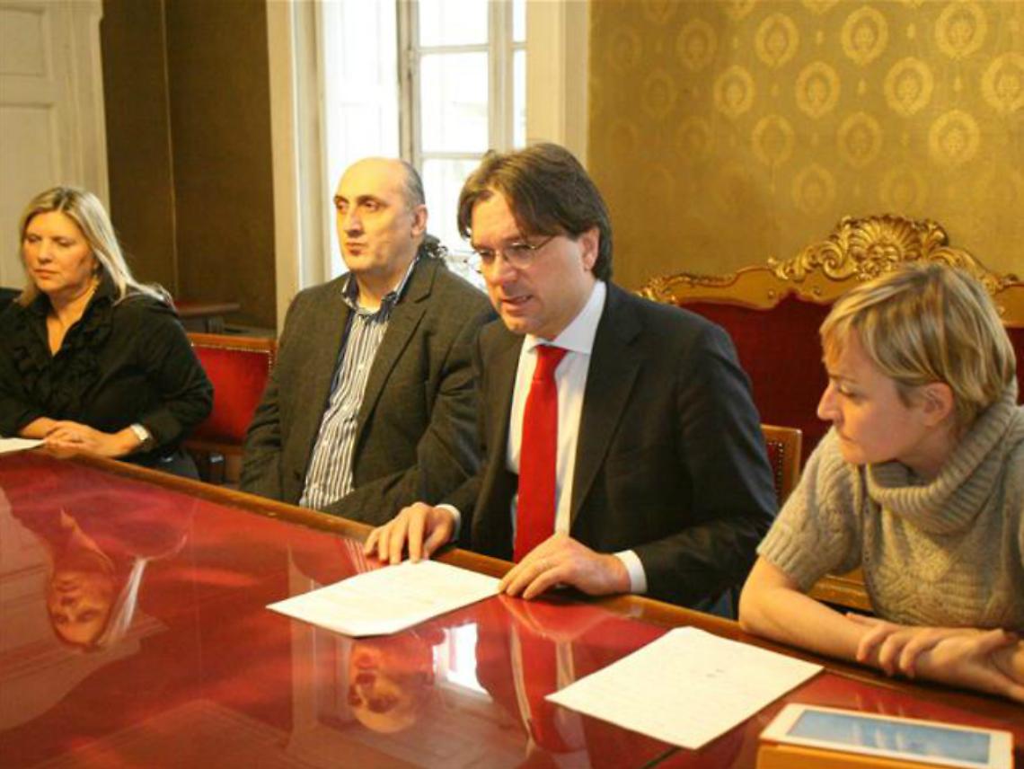 Sindaco ostaggio del patto di stabilit&agrave;<br/>&laquo;Con l'elmetto a reggere la baracca&raquo;