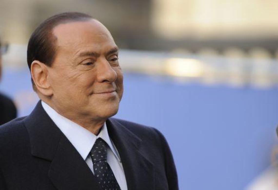Berlusconi: Sono ufficialmente fidanzato, mi sento meno solo
