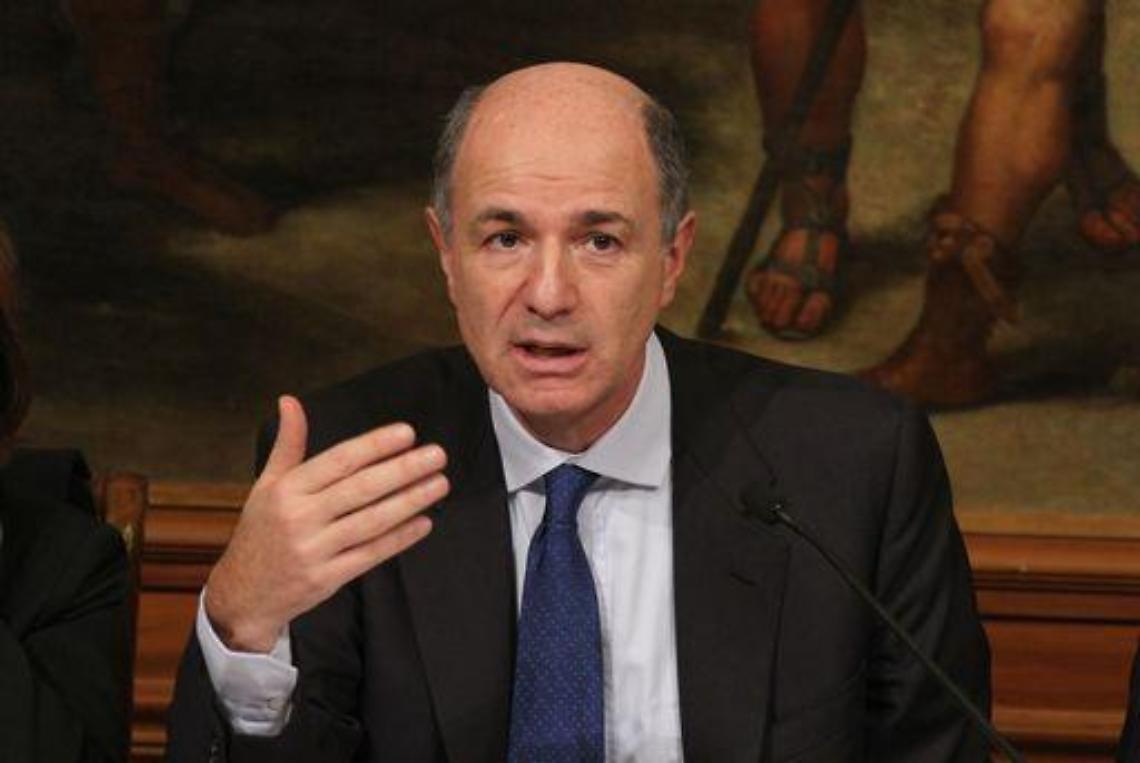 Crisi/ Passera: Nuove tasse? Prima passare sul mio corpo