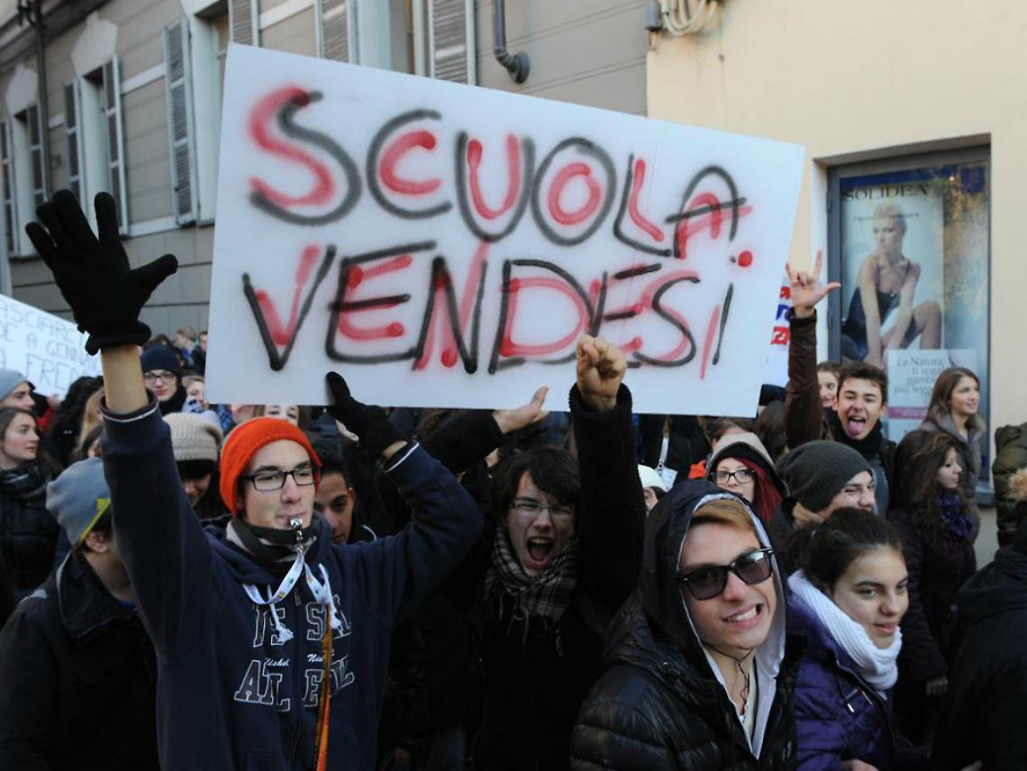 Dopo l'occupazione, studenti in corteo<br/>In 700 contro tagli e aule gelate