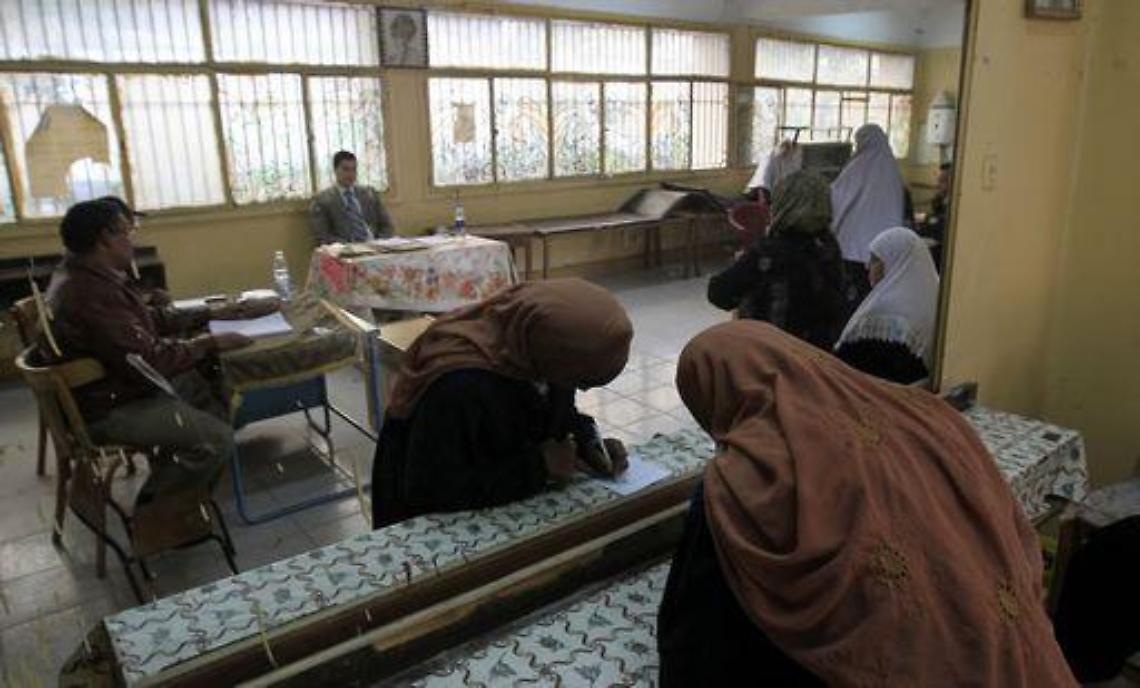 Egitto/ Approvata nuova Costituzione con il 64%, bassa affluenza