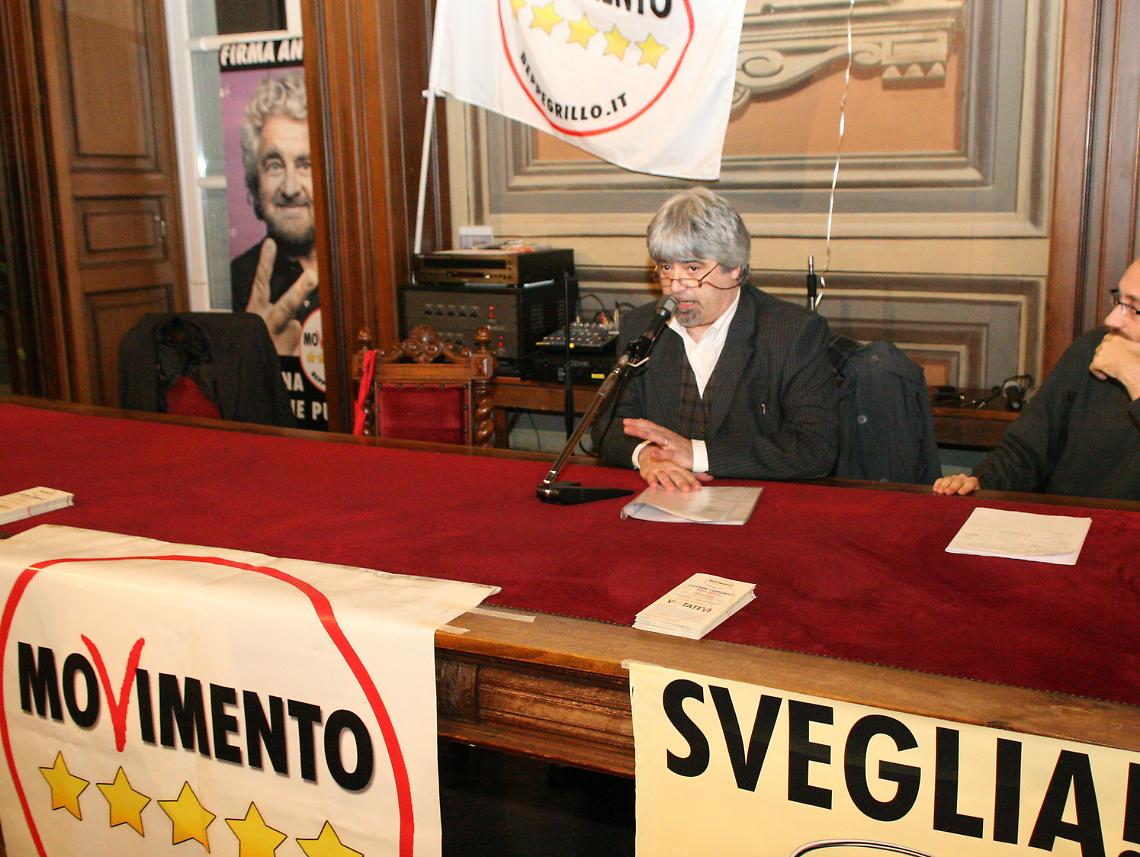 Il Movimento 5 Stelle di Asti<br/>raccoglie le firme per le elezioni