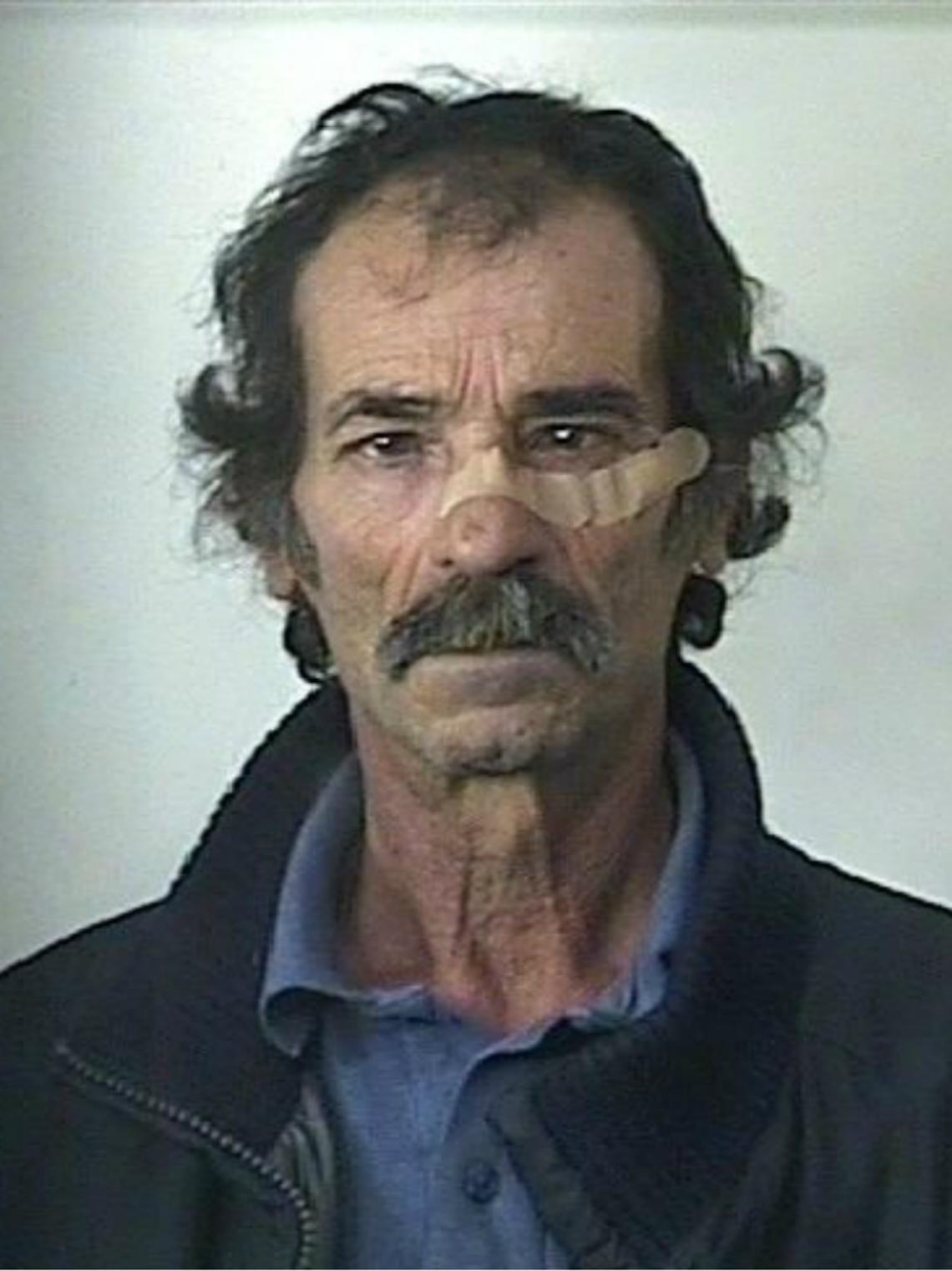 Lite per il ferro vecchio, un uomo accoltellato