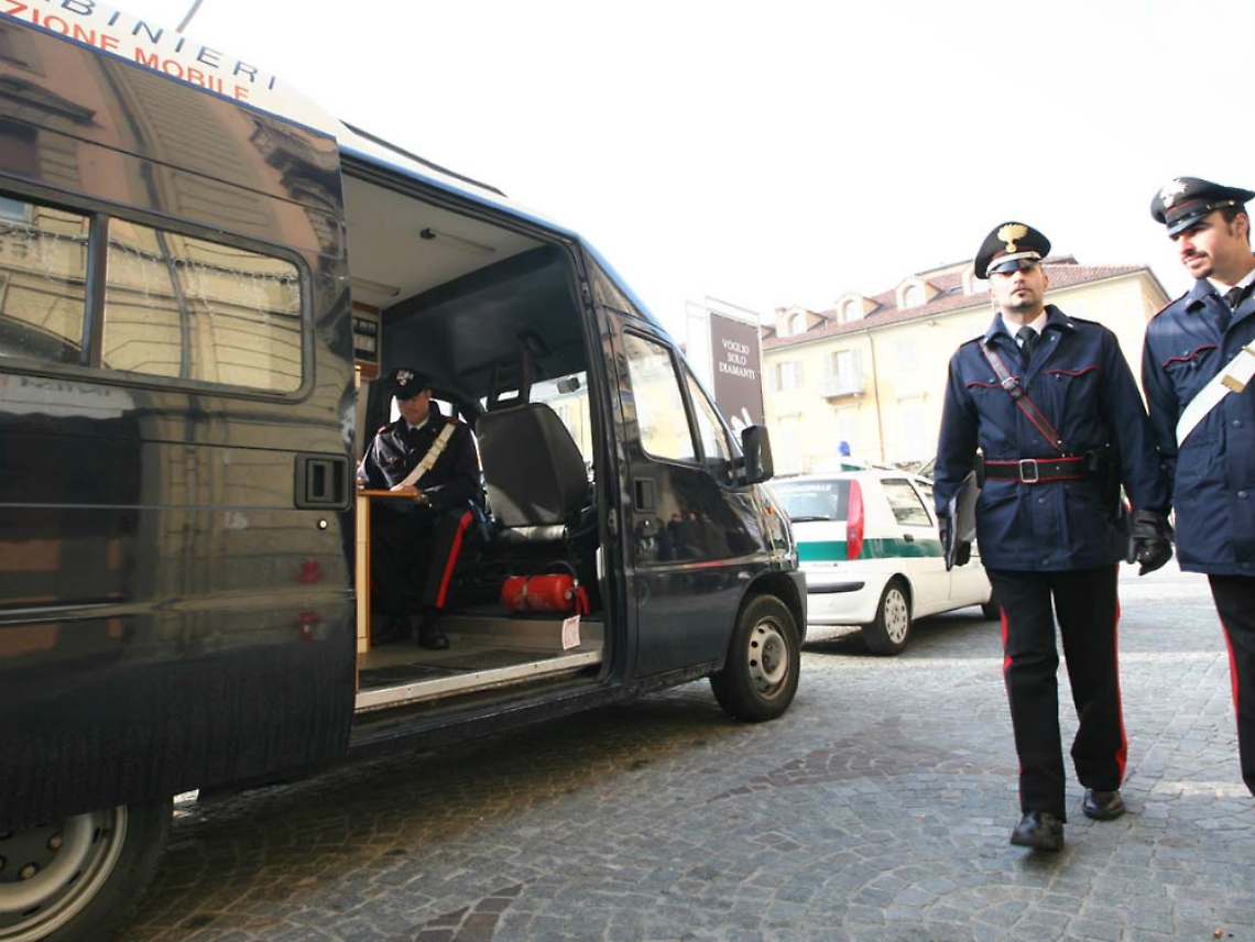 Madre e figlia astigiane con precedenti<br/>rubano in un ipermercato di Alba