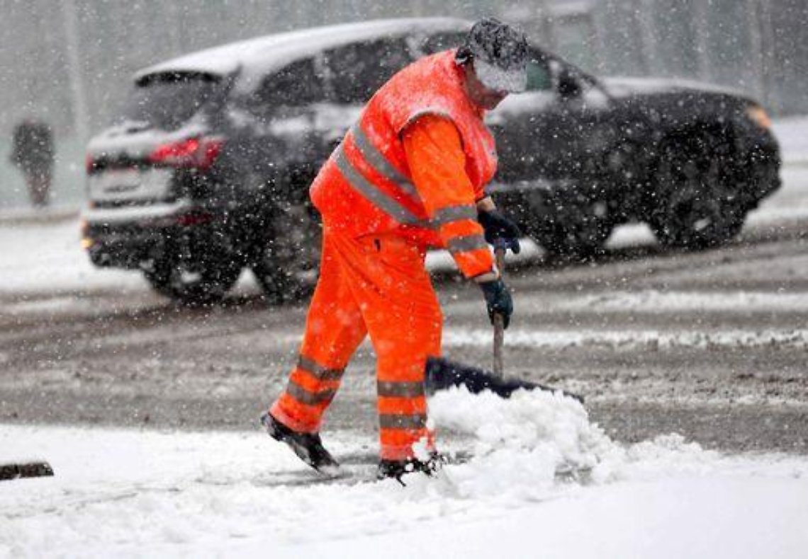 Maltempo/ Forti nevicate a Genova e in Liguria: traffico in tilt