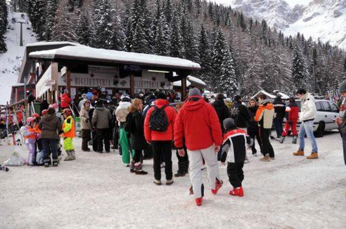 Natale/ Federalberghi: Solo 12,4 mln italiani in vacanza (-13%)