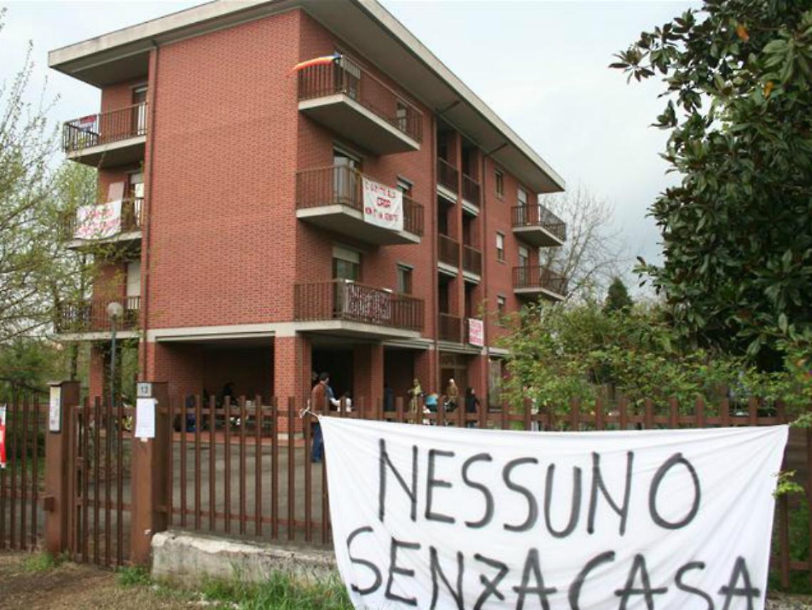 &laquo;Non esiste pi&ugrave; lo stato di necessit&agrave;&raquo;<br/>Famiglie costrette a lasciare via Allende