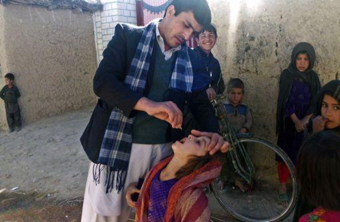 Pakistan/ Uccisi sei operatori campagna di vaccinazione per polio
