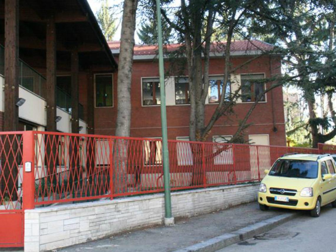 Pediatra al consultorio per le neo-mamme