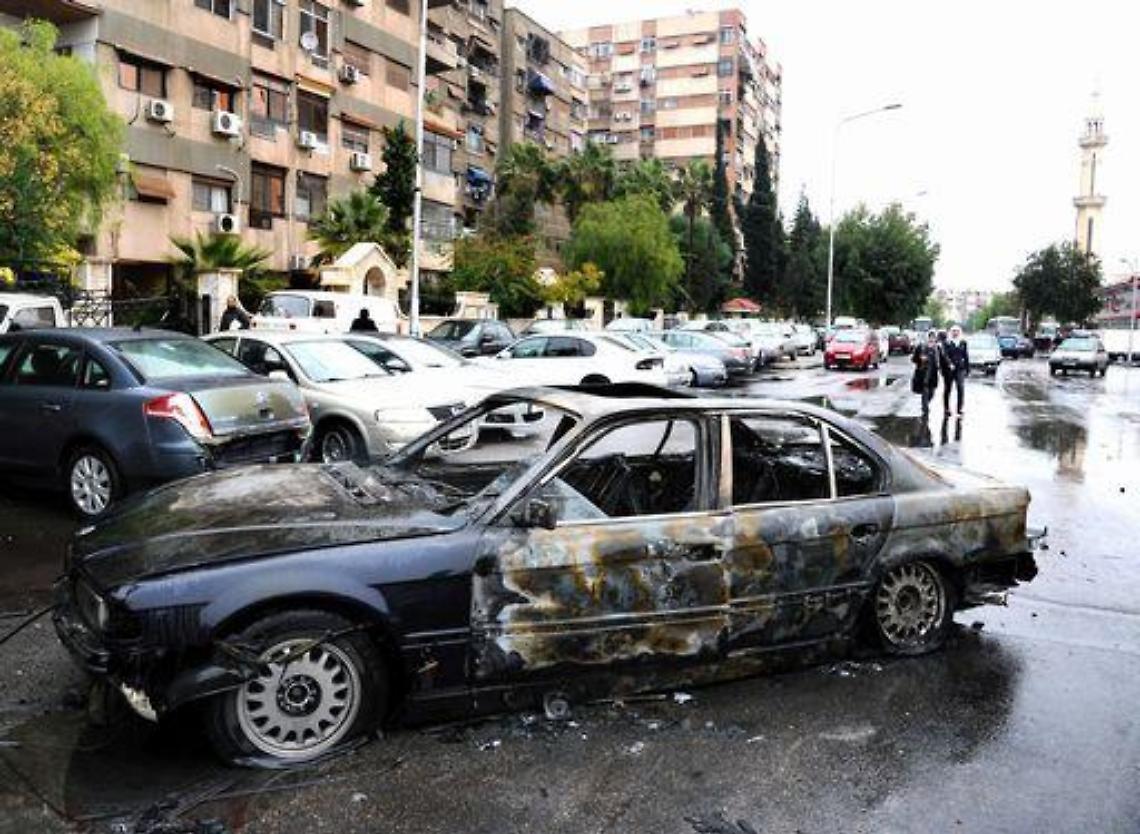 Siria/ Damasco, esplode autobomba in periferia: sedici morti