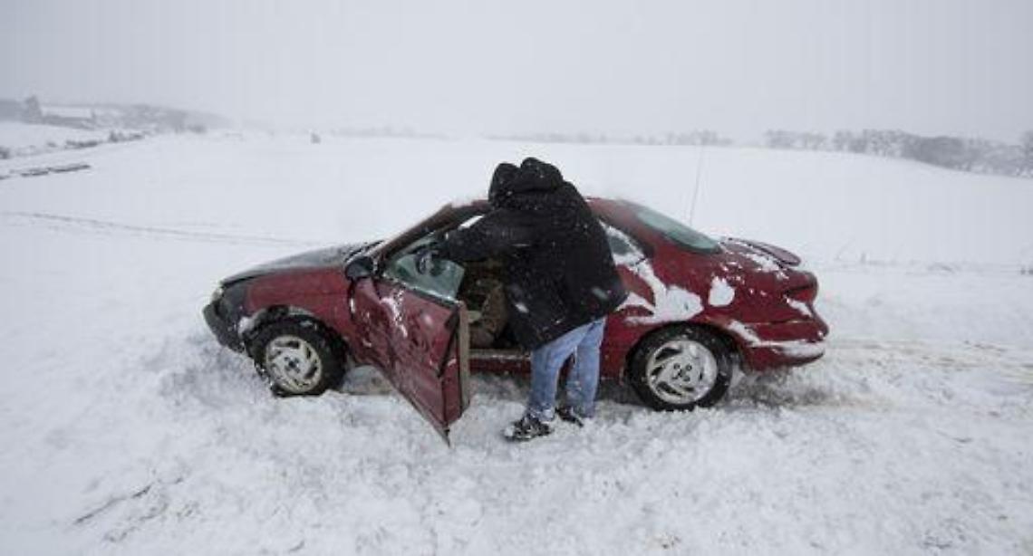 Usa/ Tempesta neve in Midwest,voli annullati,strade impraticabili