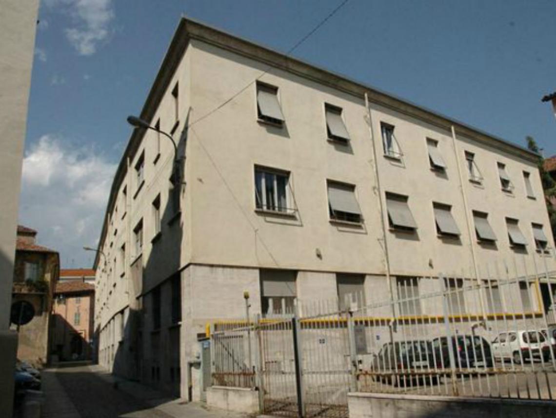 A processo gli occupanti dell'ex Mutua<br/>per difendersi dai danni e dai vandalismi