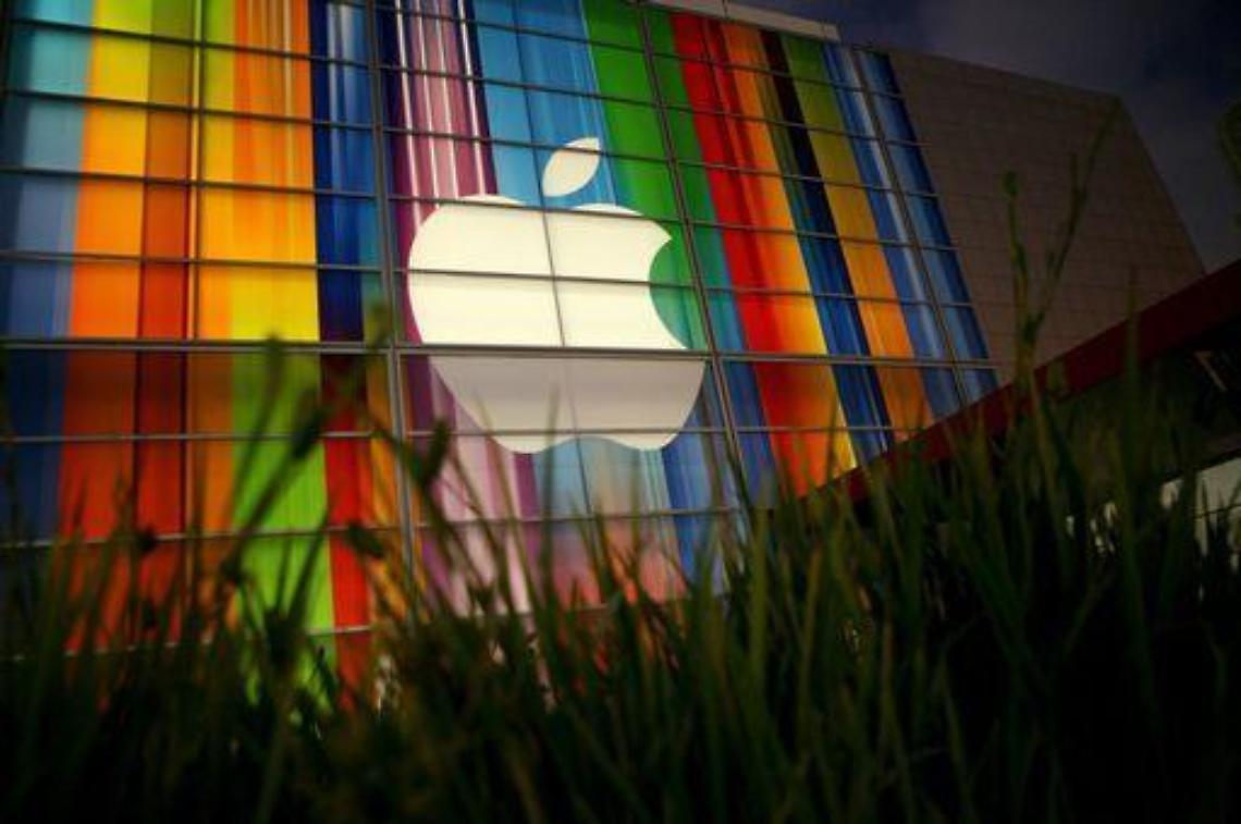 Apple/ Delusione conti e taglio target, titolo -12% a Wall Street