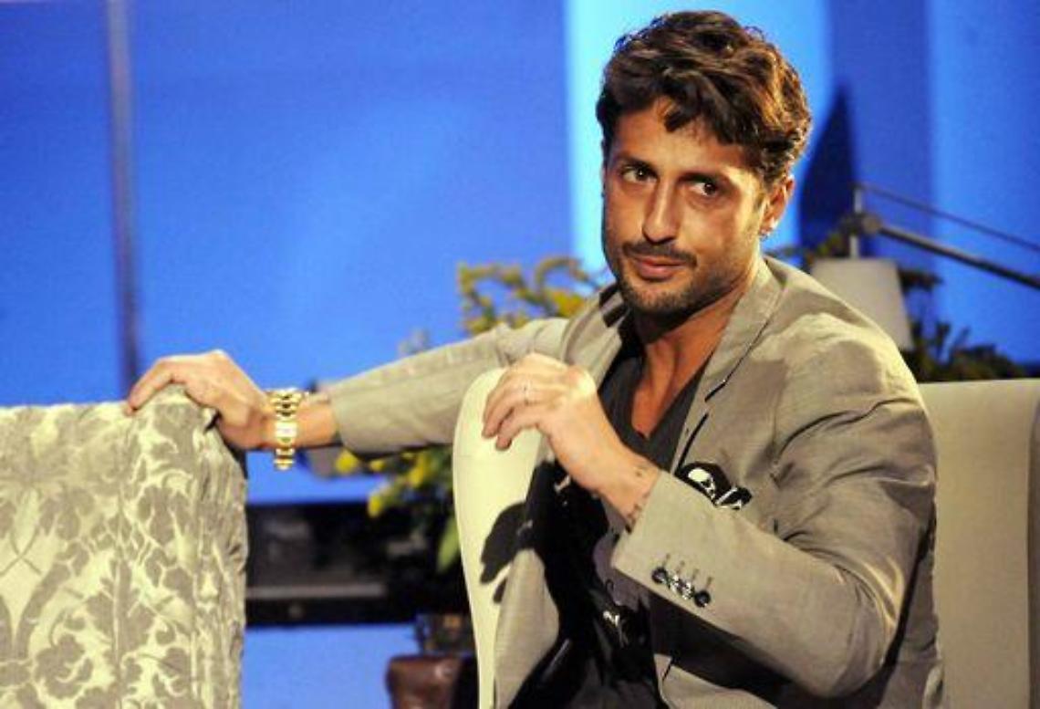 Cassazione conferma condanna a Corona e lui non si trova