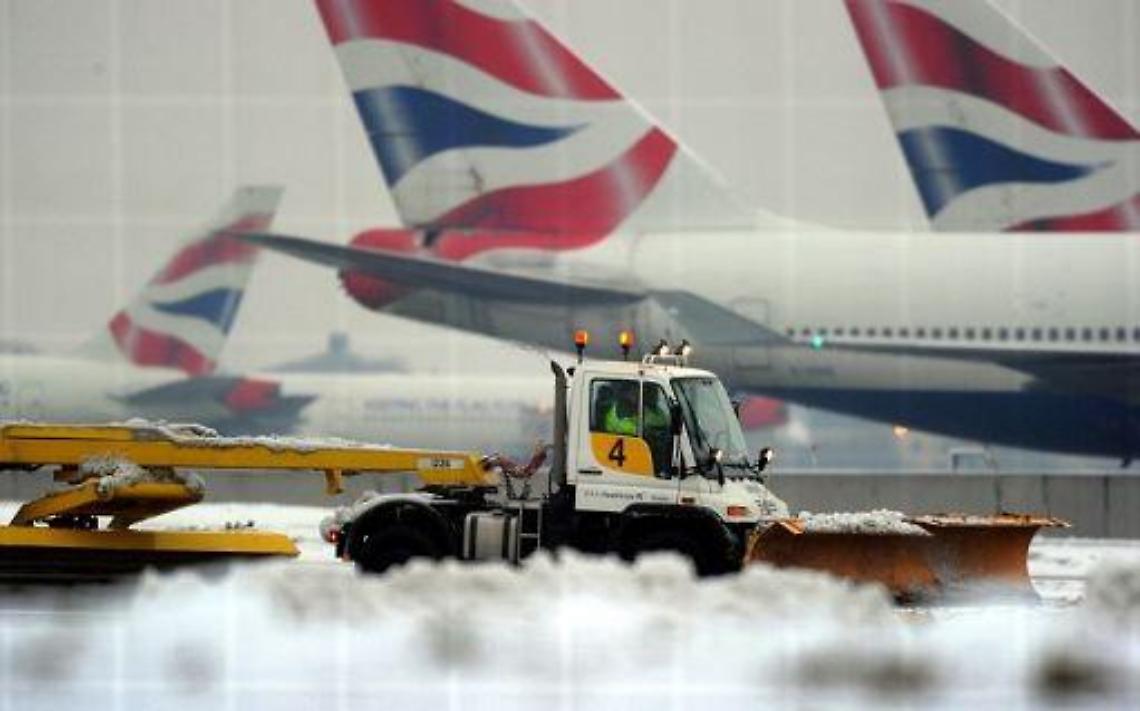 Gb/ Neve a Londra, a Heathrow cancellati altri 100 voli