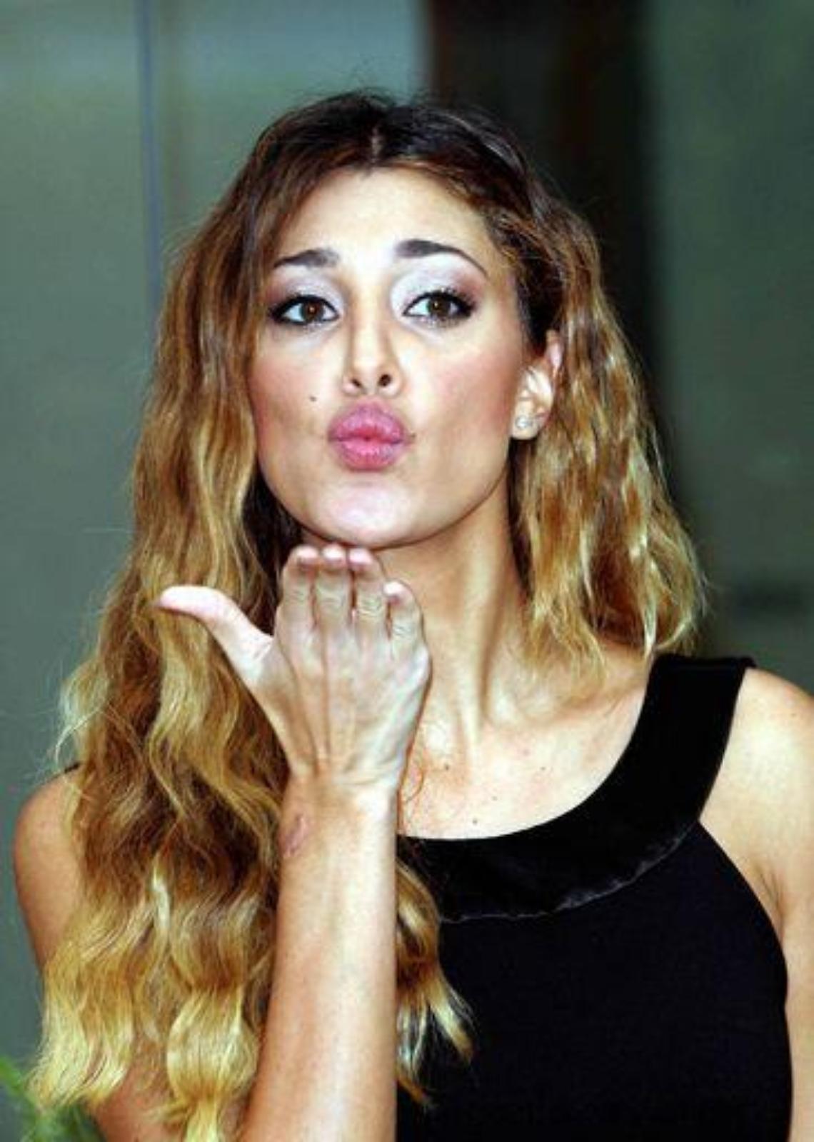 Gossip/ Belen: ho scelto il nome, ma Santiago nascer&agrave; a Milano