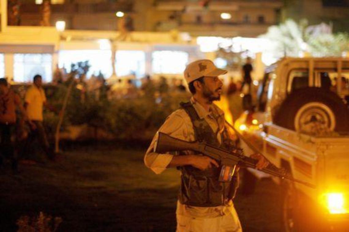 Libia/ Spari contro auto console Italia a Bengasi, sta bene