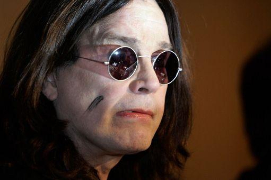 Musica/ Ozzy Osbourne ferito per un incendio in casa