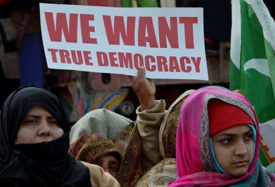 Pakistan/ Corte Suprema ordina arresto premier Ashraf