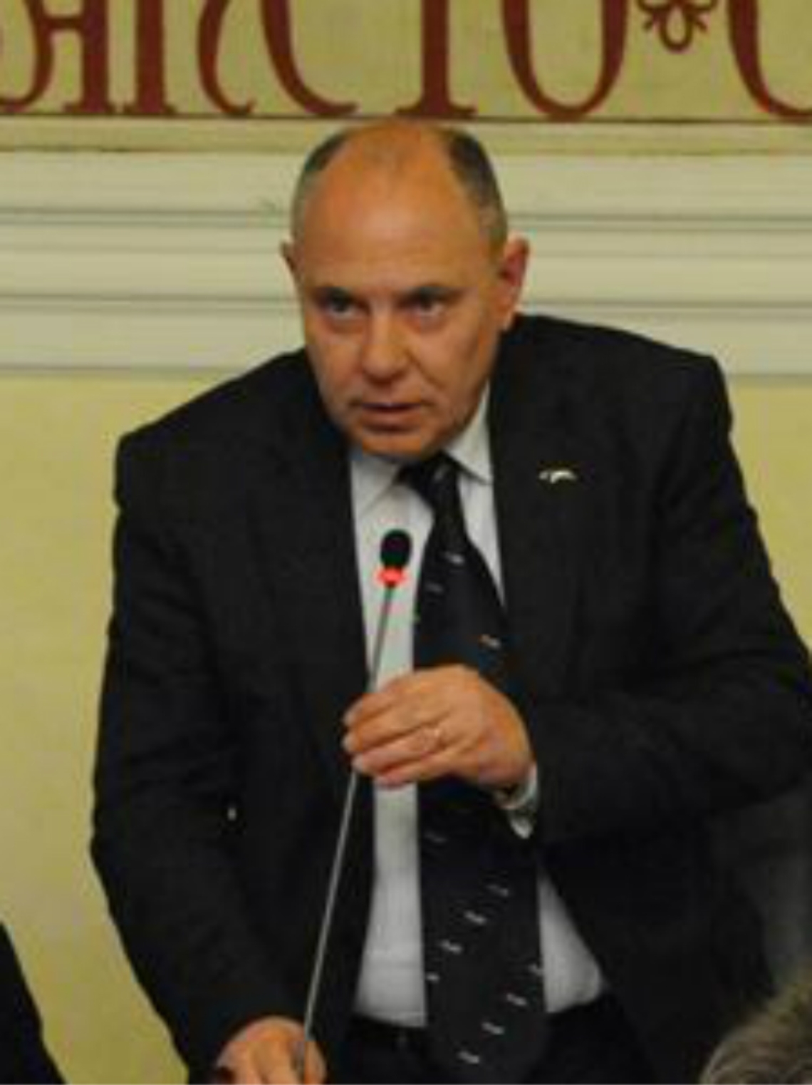 Pasta al 2&deg; posto per il Senato<br/>ma la base non ci sta e attacca