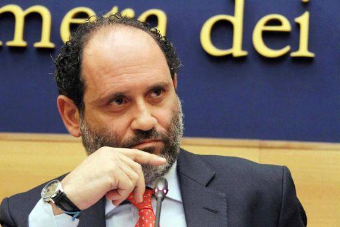 Pdl/ Ingroia: Cosentino fuori, finita epoca. Cavaliere piega capo