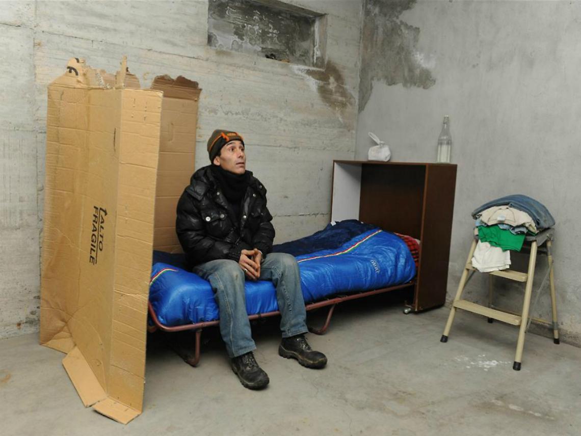 Salvatore: cos&igrave; dormo in un garage<br/>50enne in difficolt&agrave; dopo il licenziamento