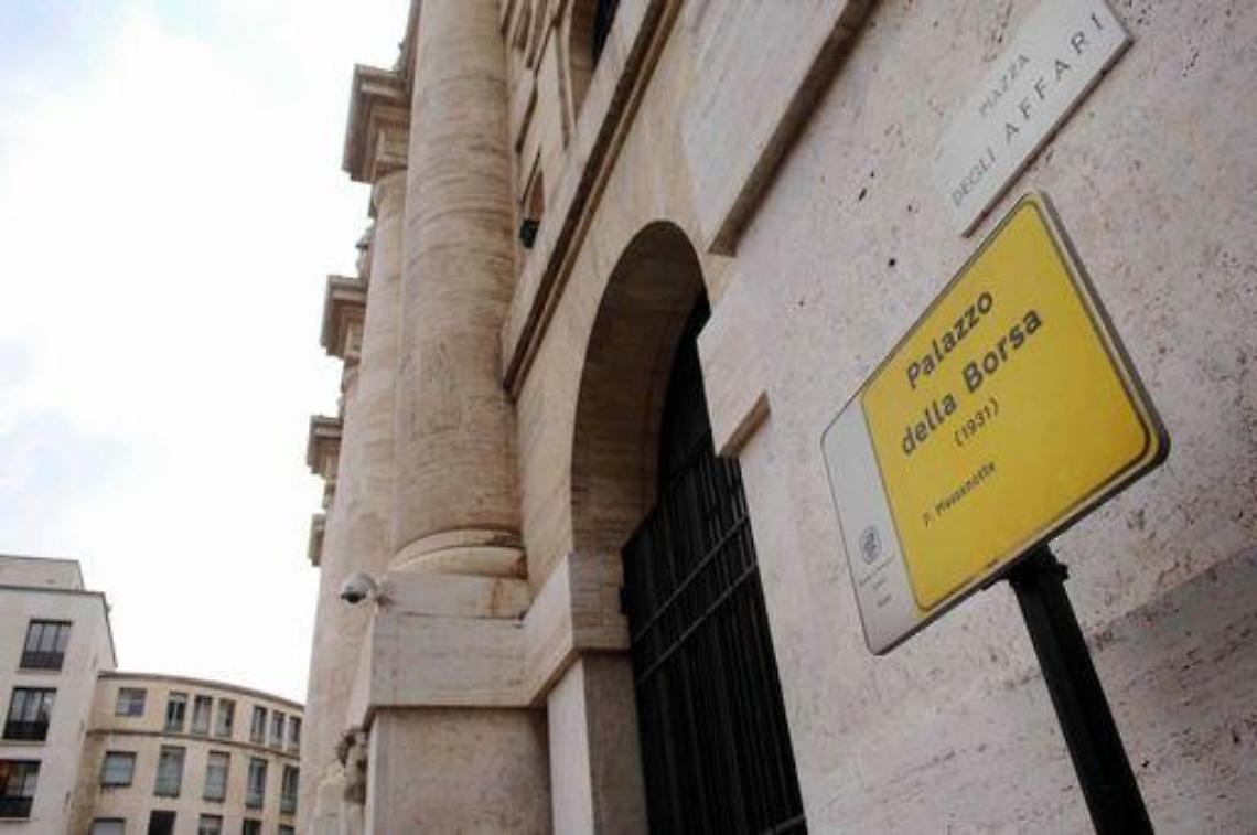 Borsa/ Milano amplia perdite, Ftse Mib a -2,50%, male banche